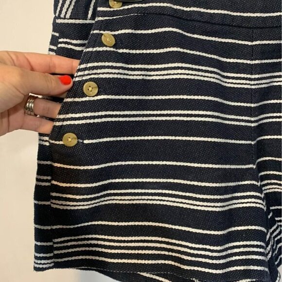 BANANA Republic shorts. Size 12 cotton/poly blend. navy/white. - Picture 3 of 7